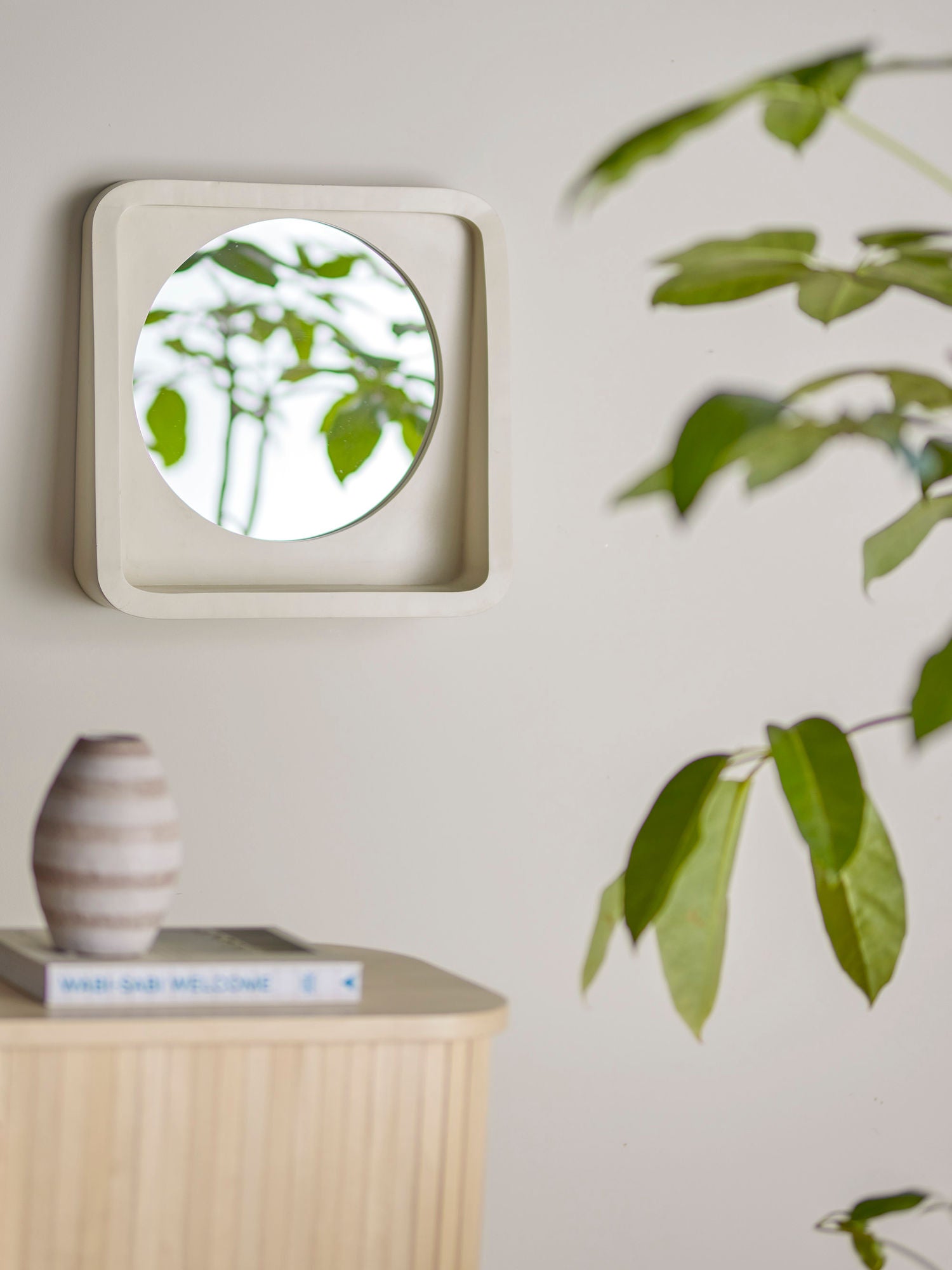 Bloomingville phoebe mirror w/shelf, nature, polyresin