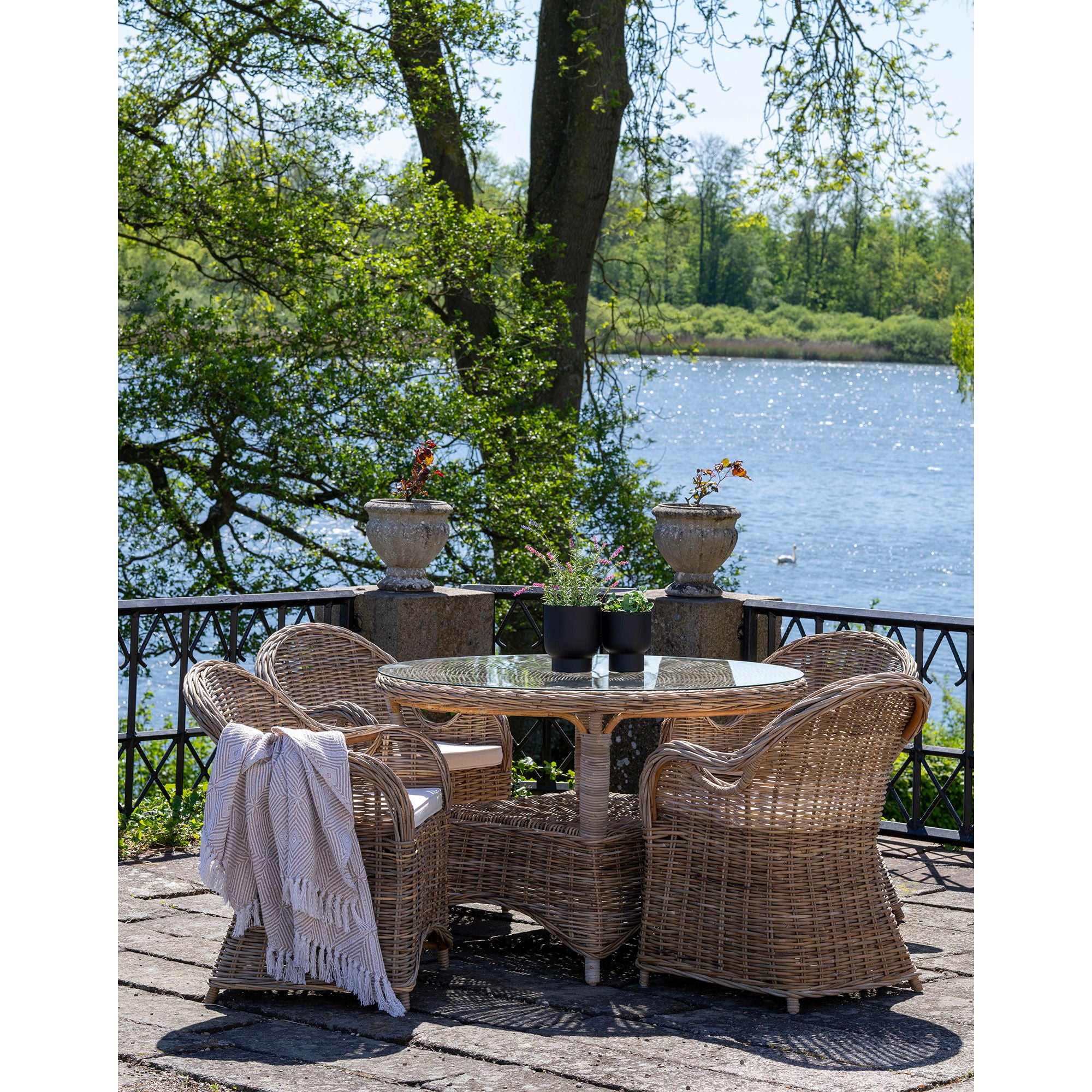 Larisa Garden furniture set - Larisa garden table Ø120 cm and 4 Larisa garden chairs, gray
