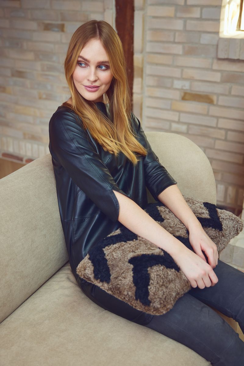 Zigzag lambskin cushion | Short-haired | New Zealand | Double sided