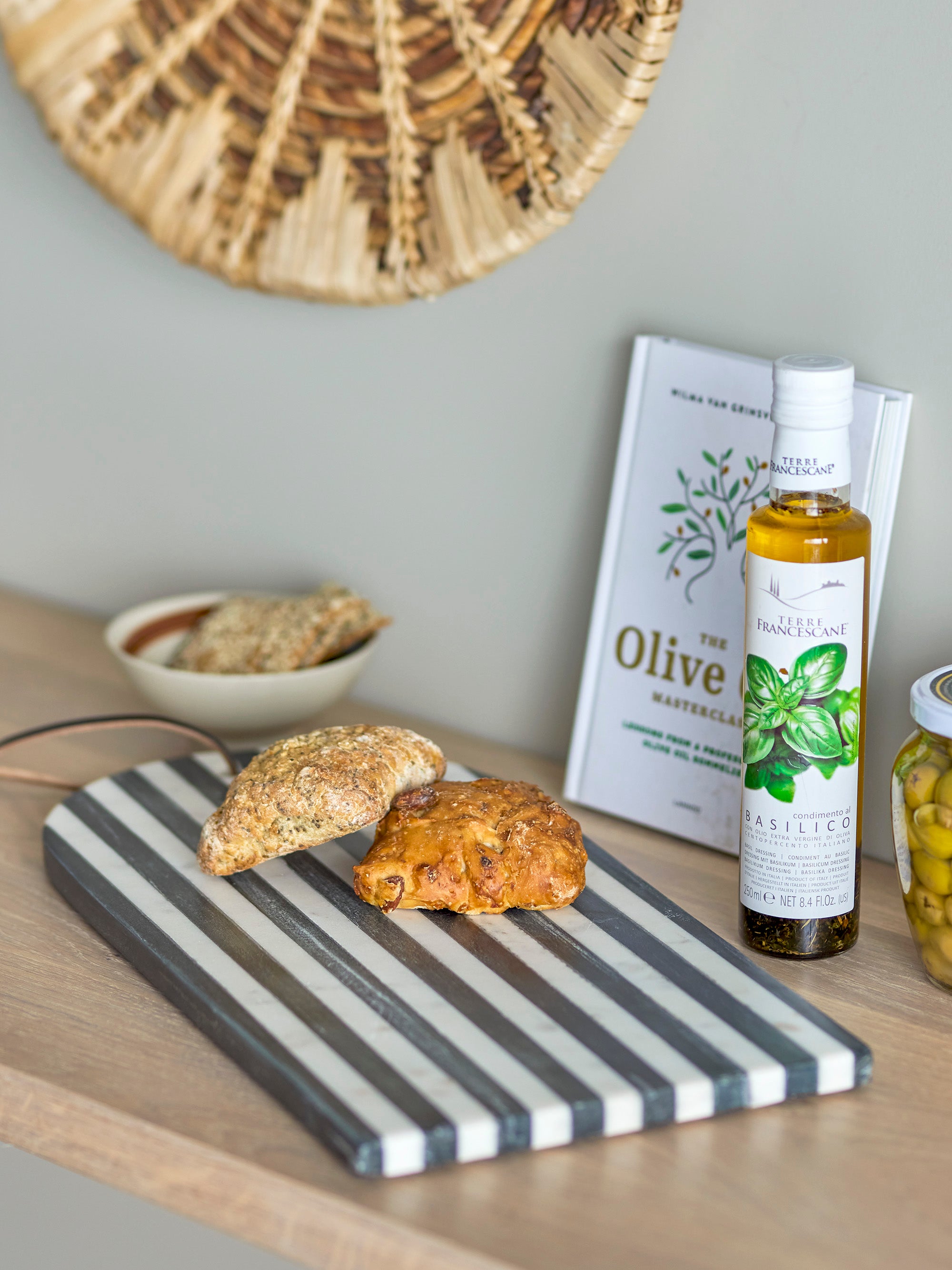 Illuna cutting board, black, marble