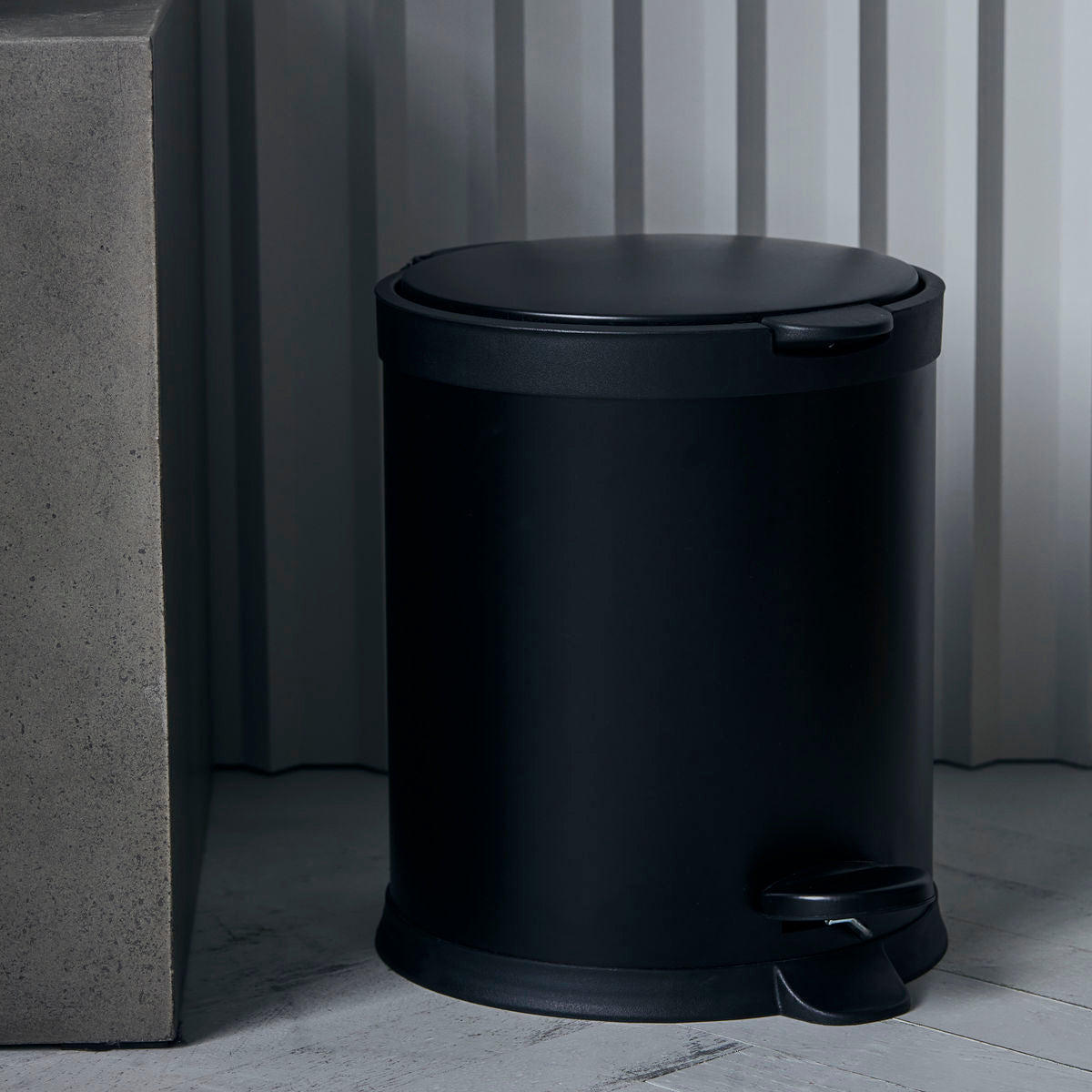 House Doctor - Trash can, Eda, Black - h: 31 cm, dia: 29.5 cm