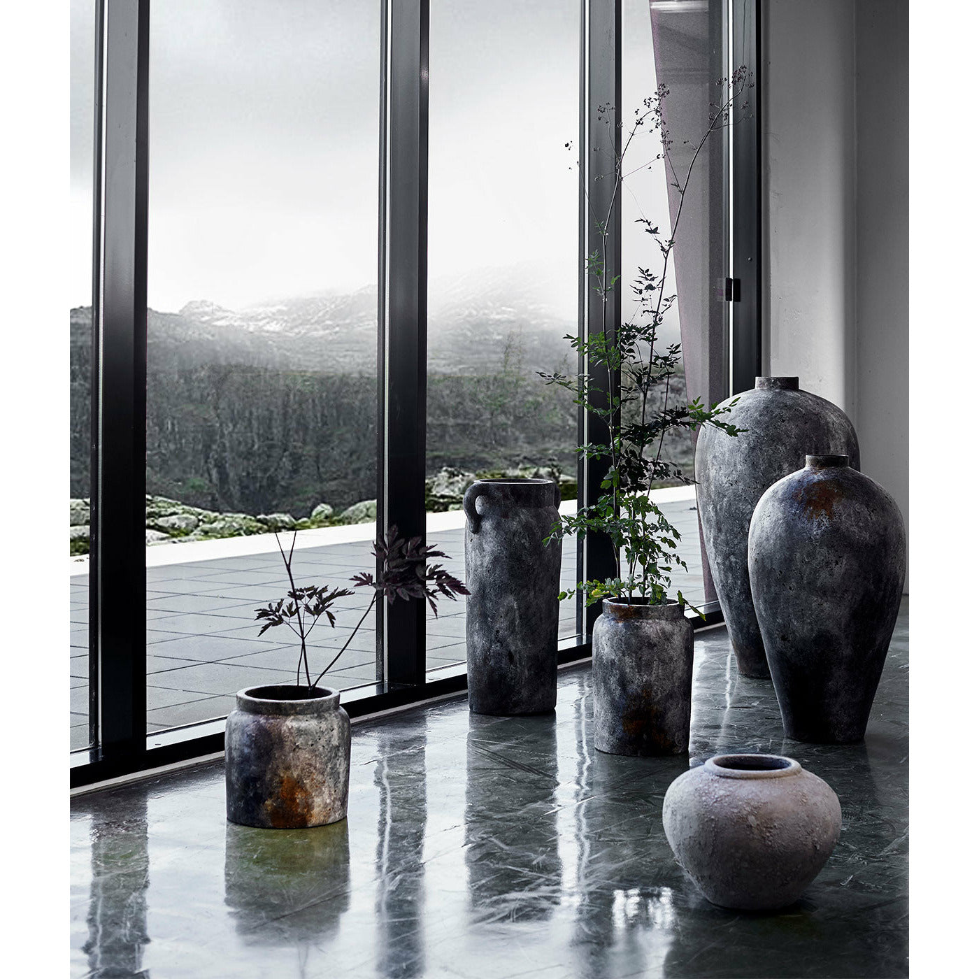 Krukke Echo 80 - Rustgrå - Terracotta - H: 80 Ø: 45 cm - Muubs - DesignGaragen.dk