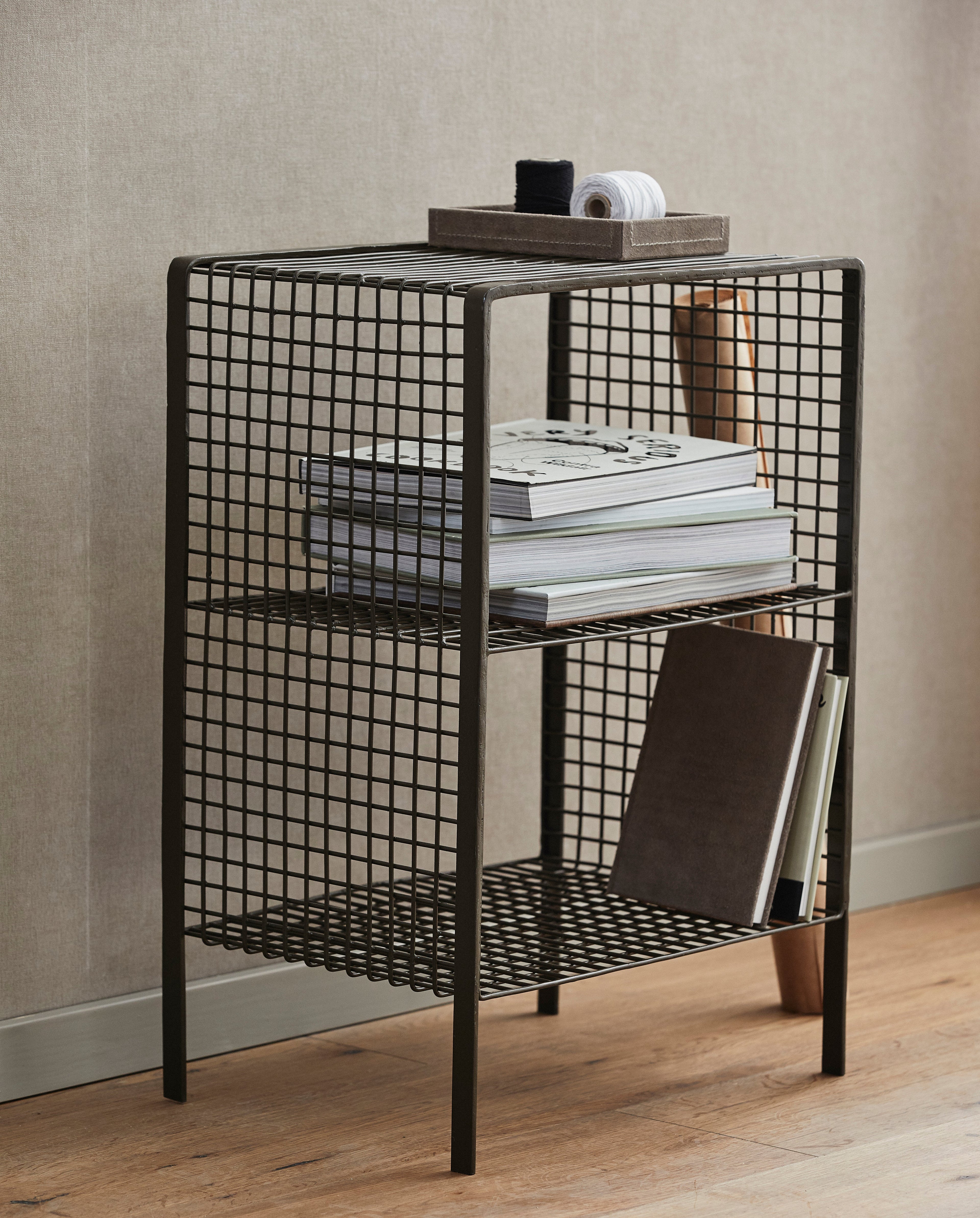 Tuo bedside table/side table in iron - 40x30 cm - olive green