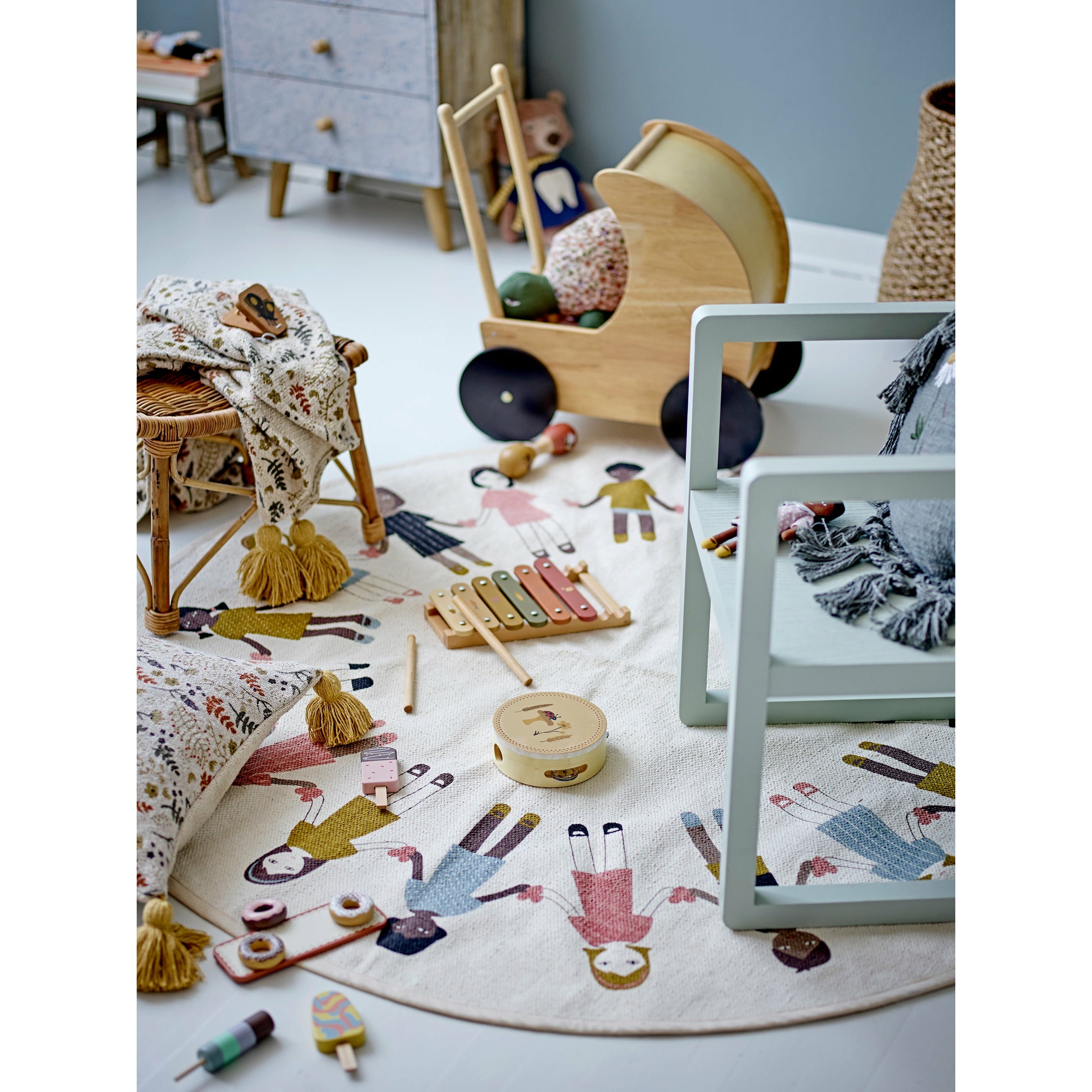 BLOOMINGVILLE MINI Nan multifunctional Stol, Grøn, Eg - L40xH50xW40 cm - DesignGaragen.dk.