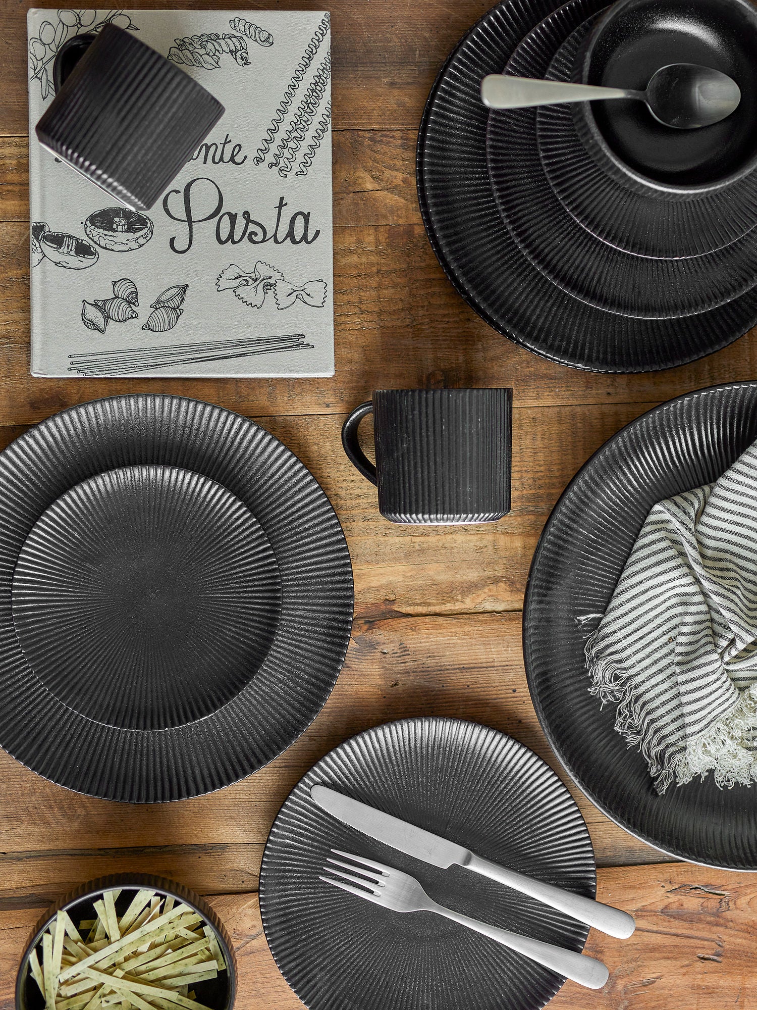 Bloomingville Neri table service set, black, stoneware