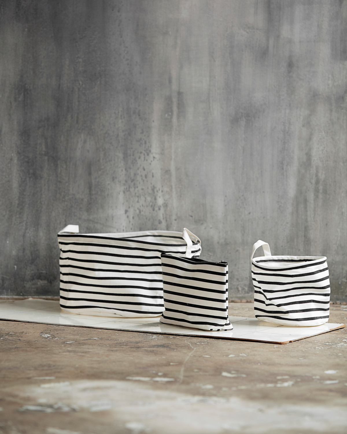 Storage, HDStripes, Black; White