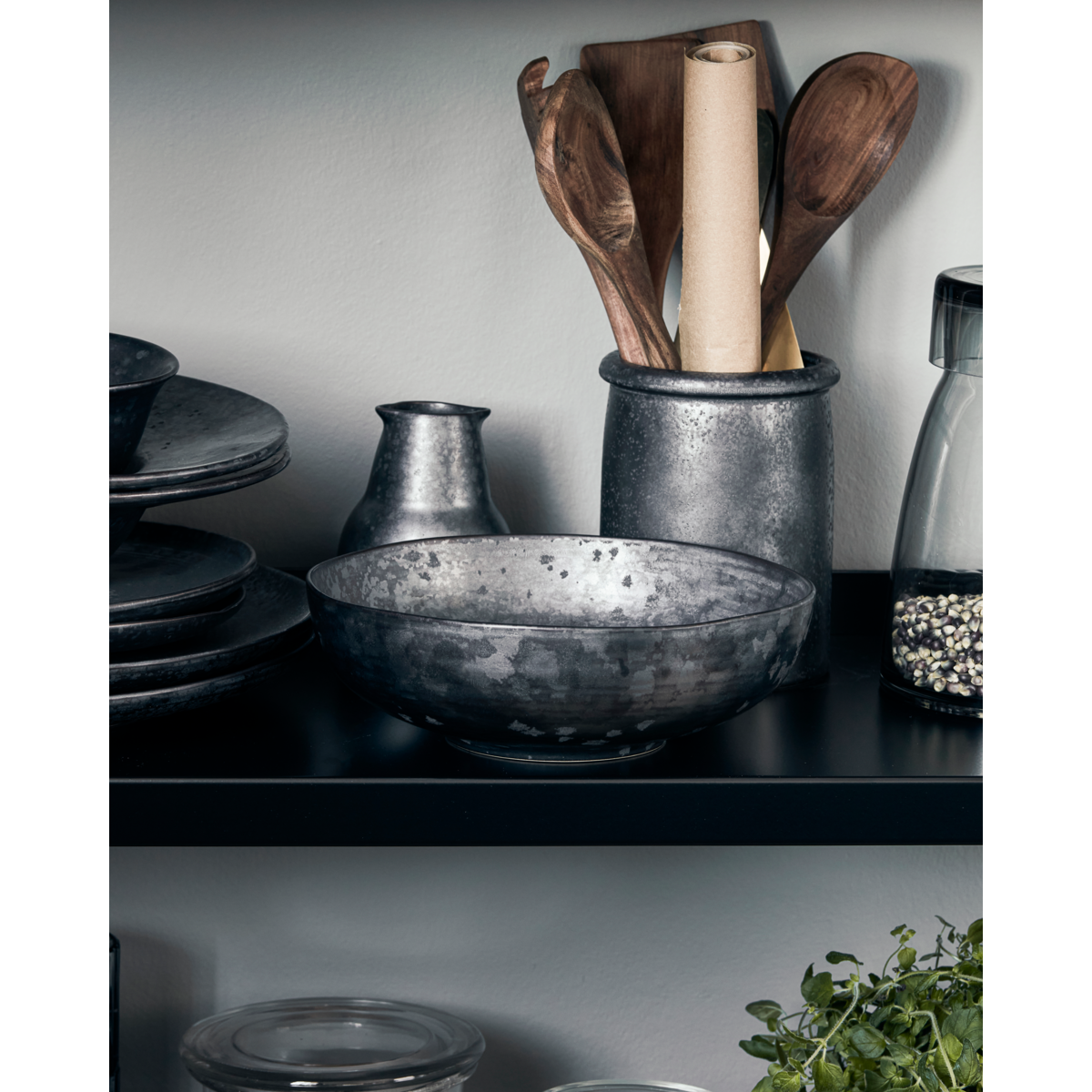 Bowl, hdpion, black; brown