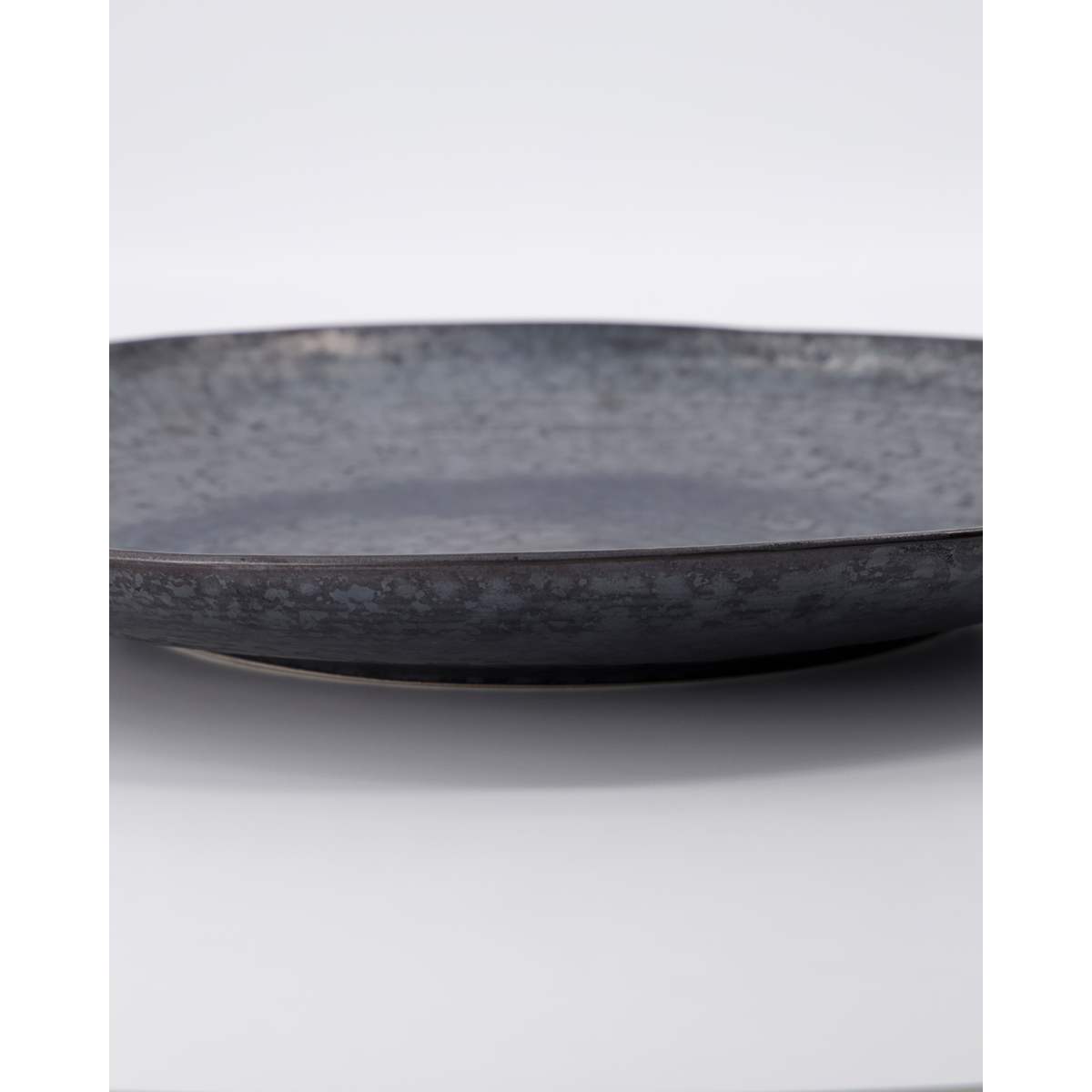 Dish, hdpion, black; brown