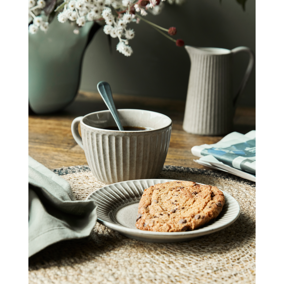 The cake plate, HDPleat, gray; brown