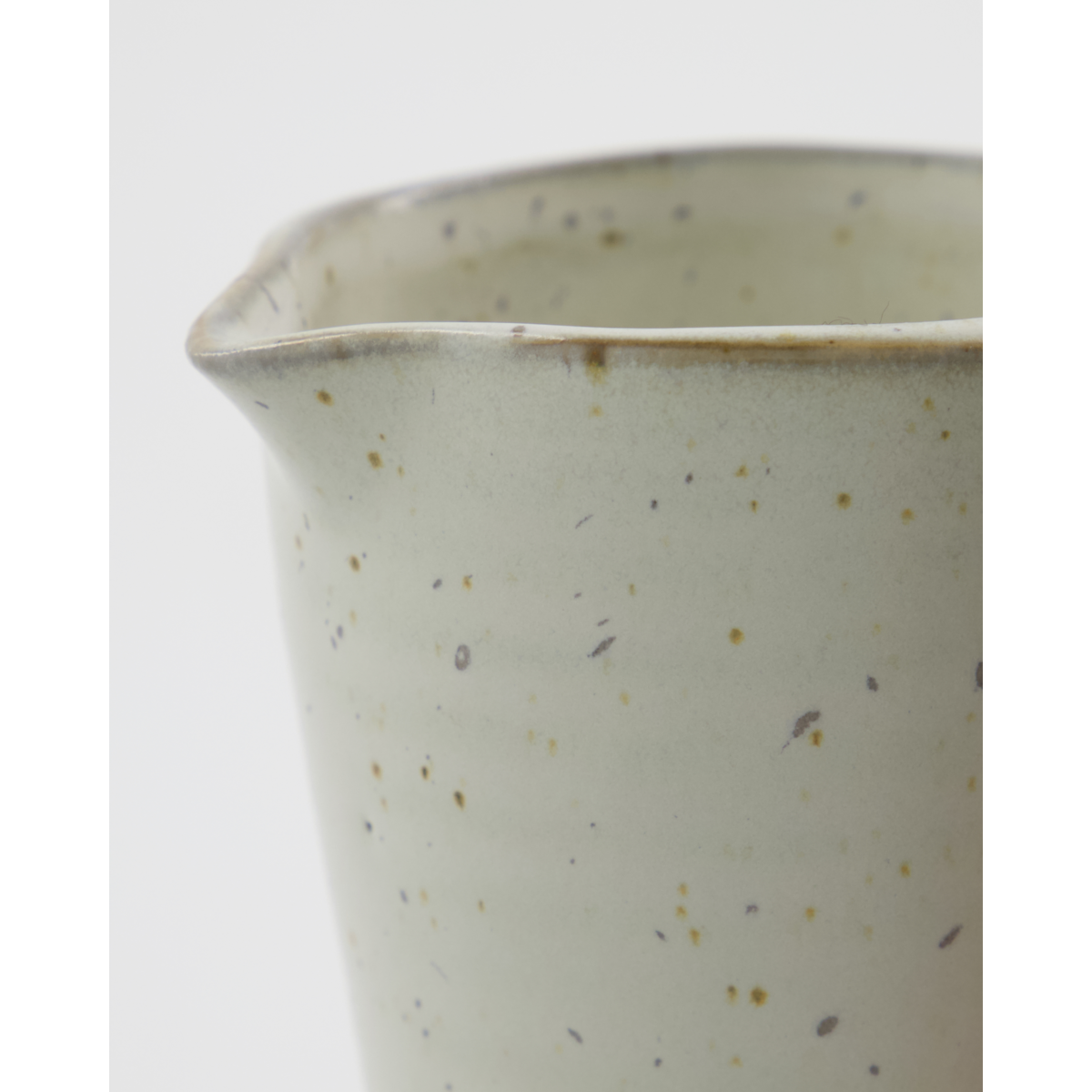 Milk jug and sugar bowl, hdpion, gray; white