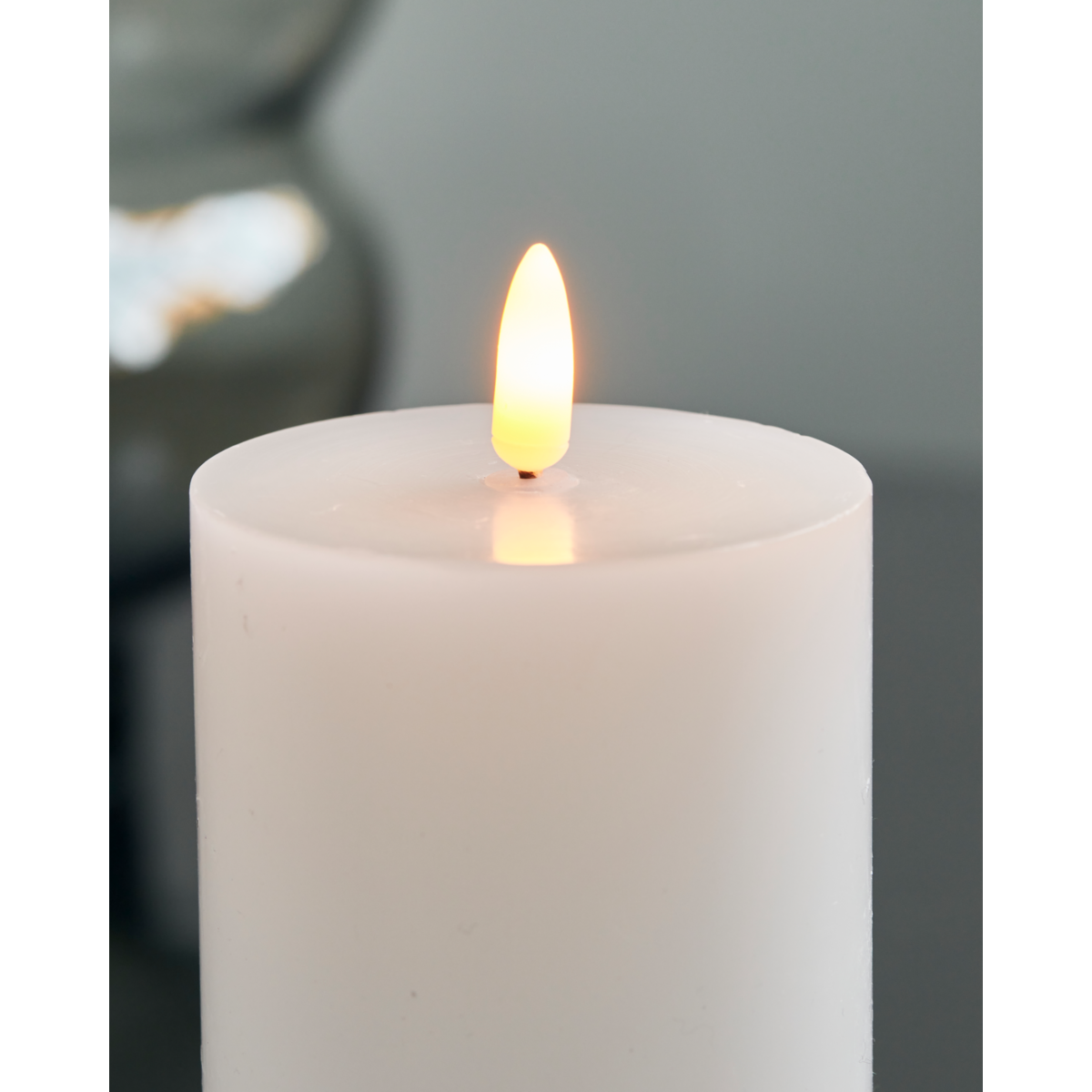 Light, hdled, white