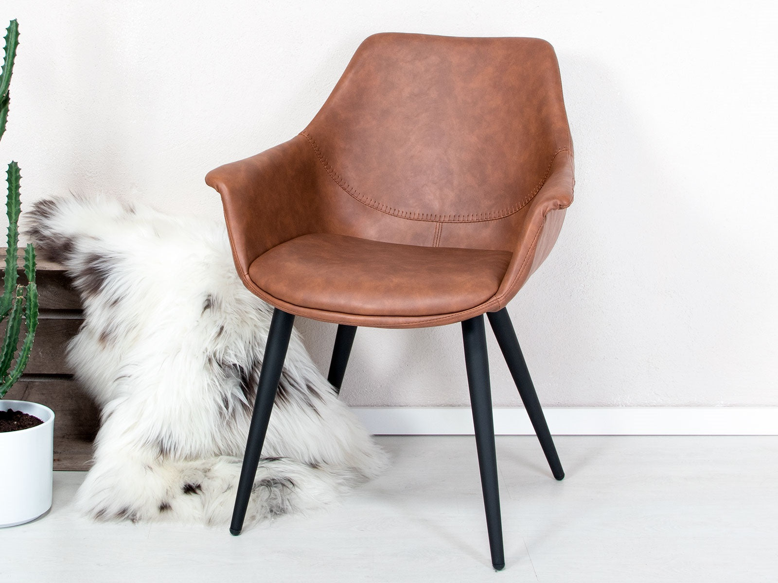 Signe chair, cognac