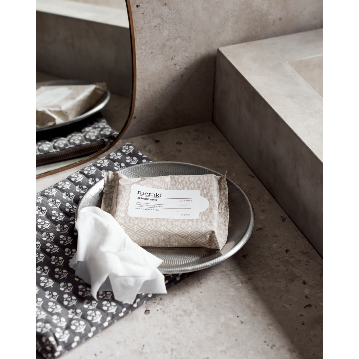 Cleansing Wipes, Aloe Vera, Brown; White