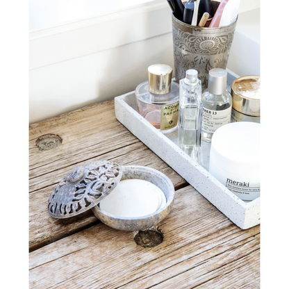 Cleaning sponge to the face, white