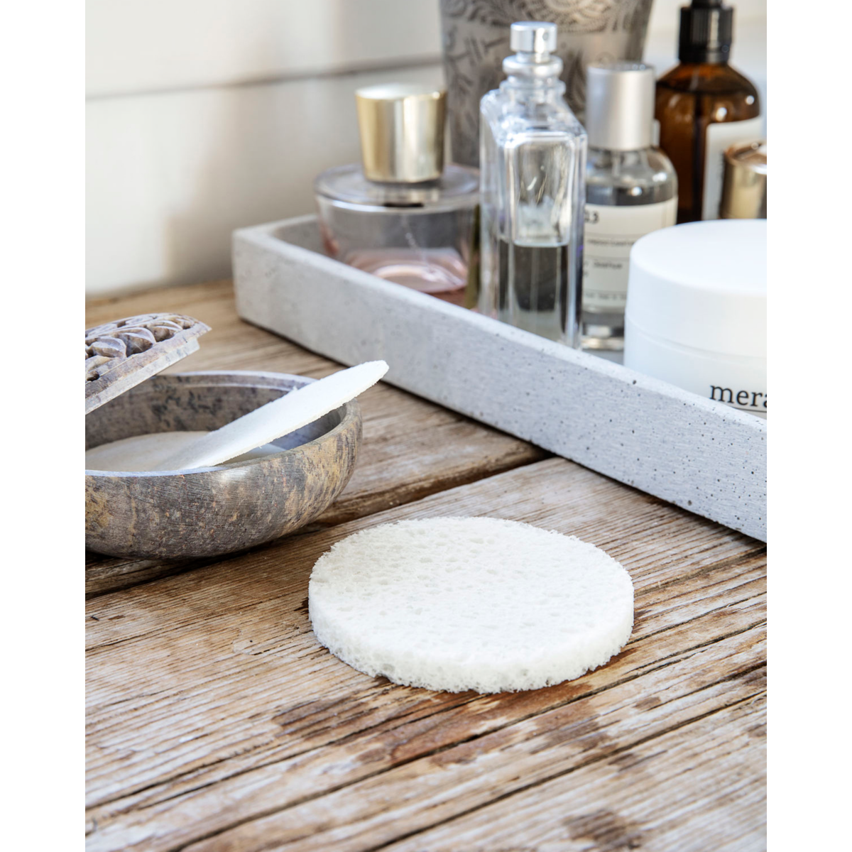 Cleaning sponge to the face, white