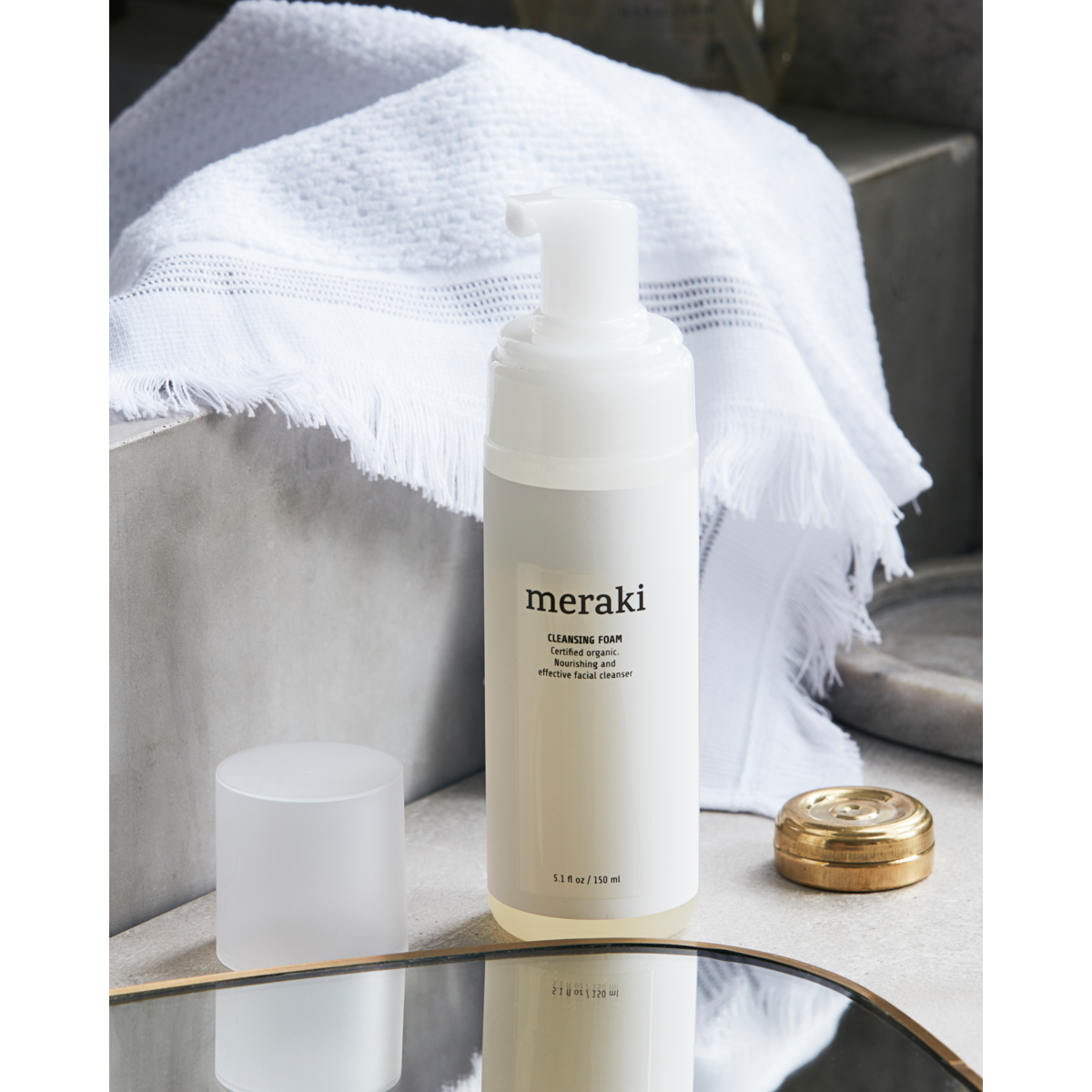 Cleansing foam, white