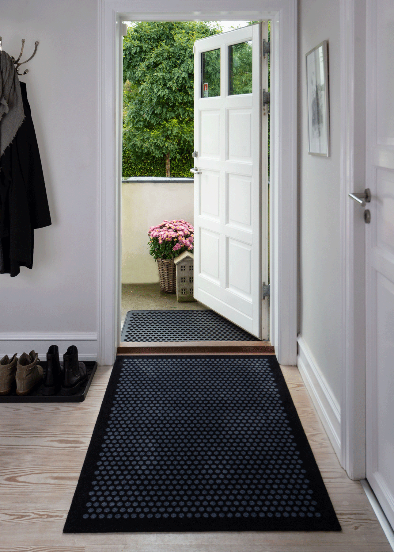 Floor mat 90 x 130 cm - dots/black gray