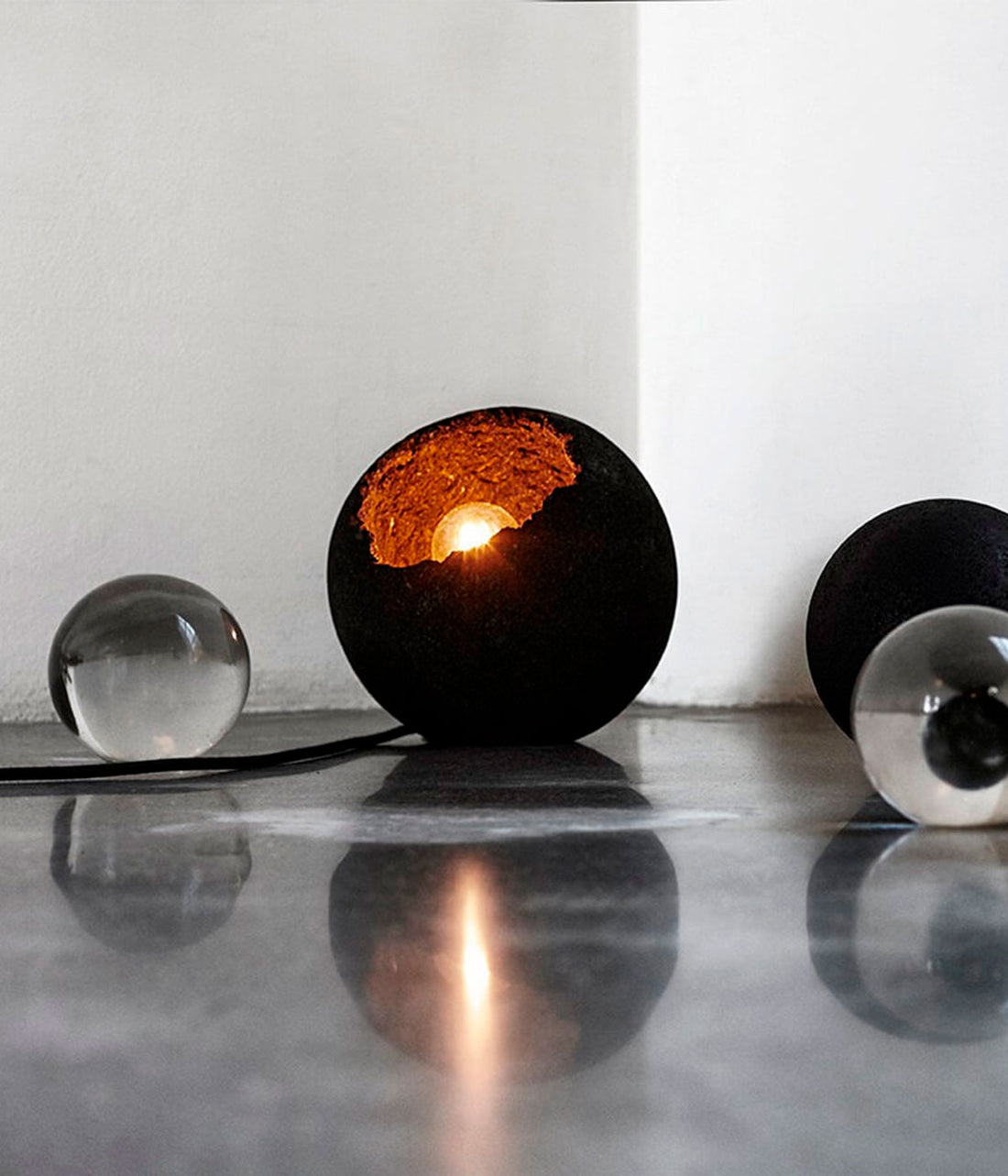 Muubs - Floor lamp Crust - Mat Black Lava Stone - Ø22XH21 cm
