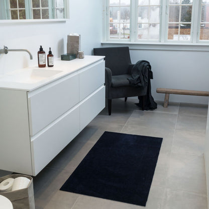 GULVMÅTTE 67 x 120 cm - UNI COLOR/BLACK - Tica Copenhagen - DesignGaragen.dk