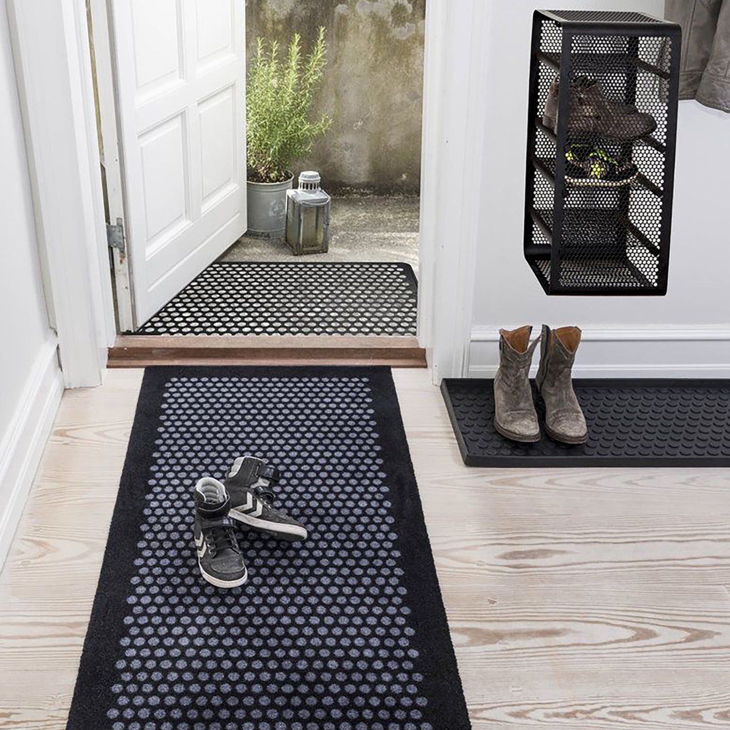 Floor mat 67 x 150 cm - dots/black gray