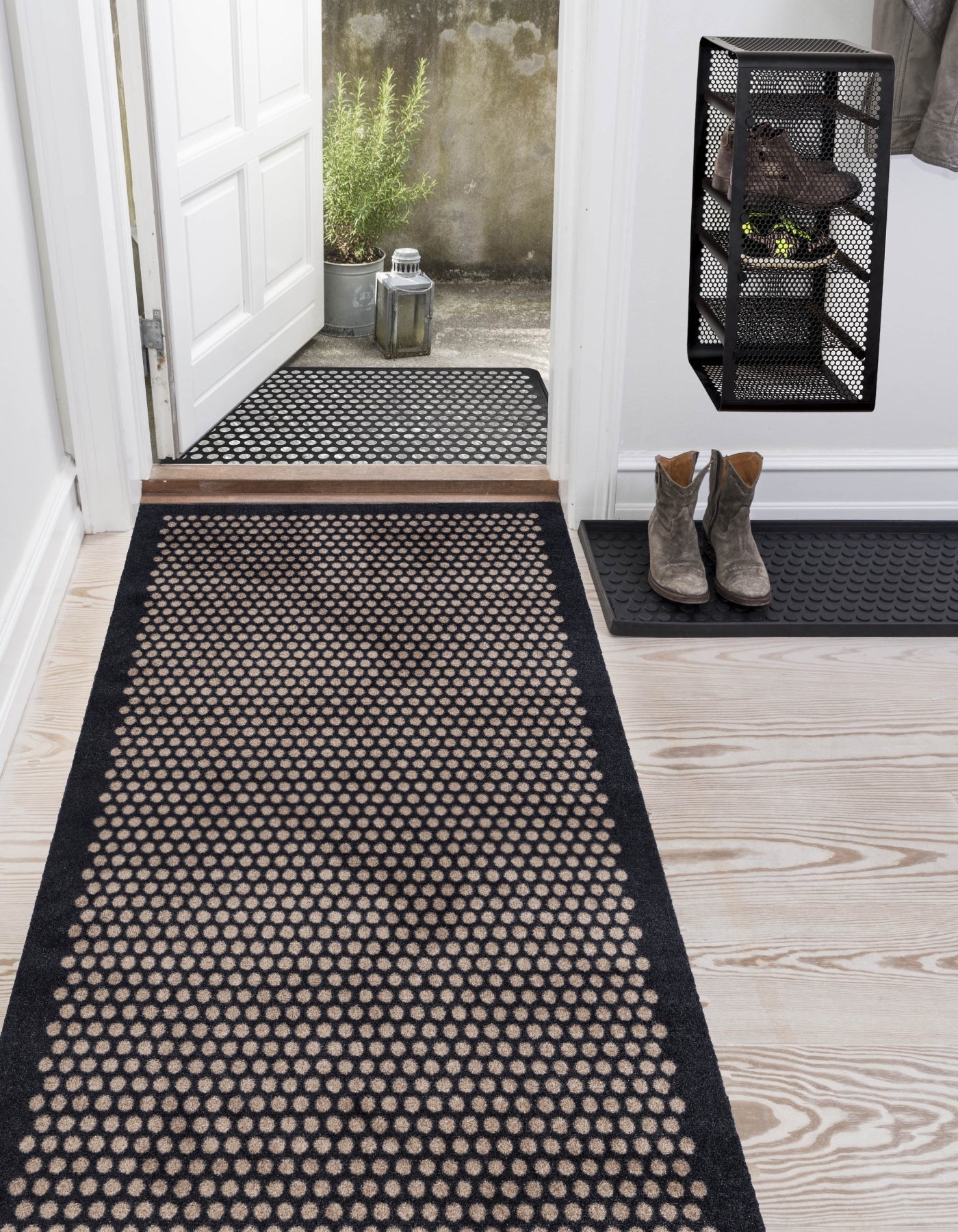 Floor mat 90 x 200 cm - dots/black sand
