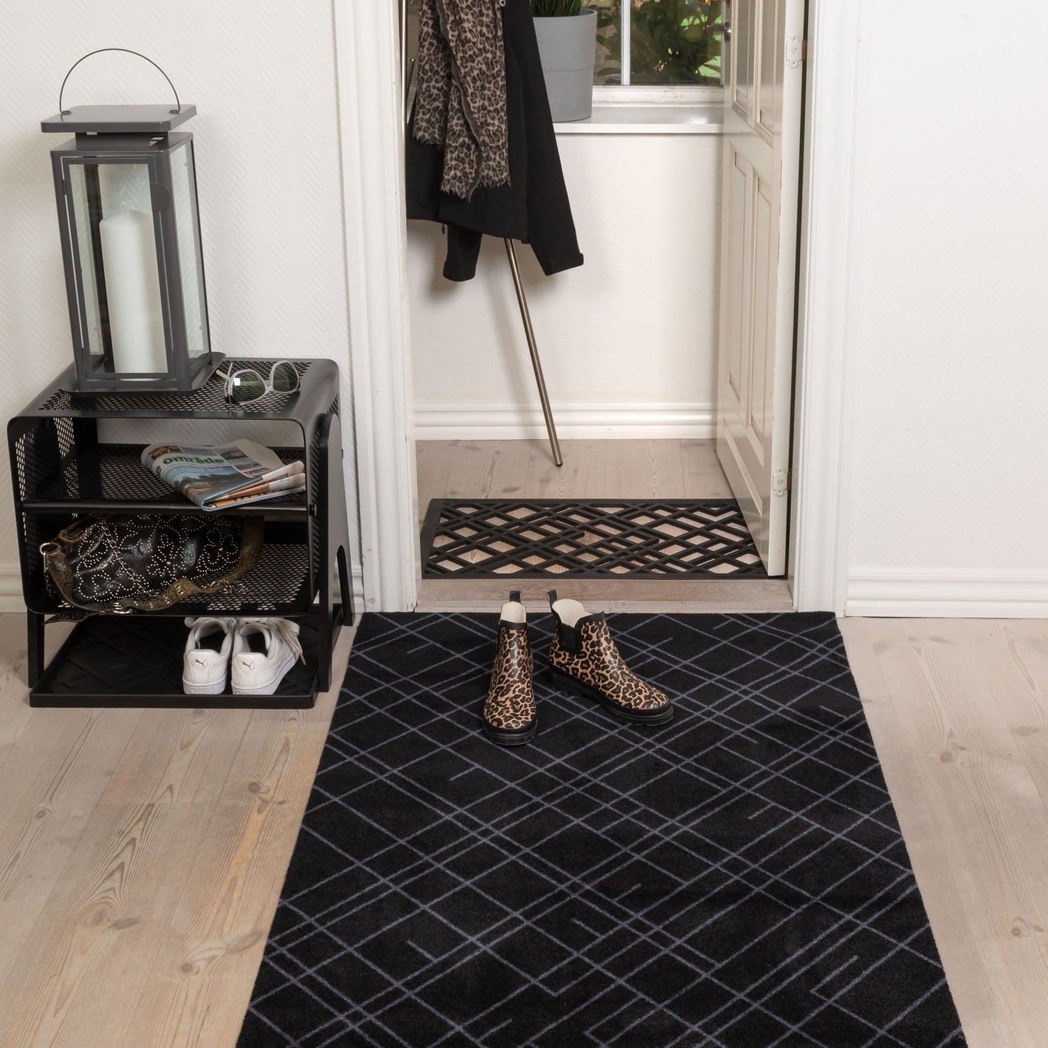 Floor mat 90 x 130 cm - Lines/Black Gray