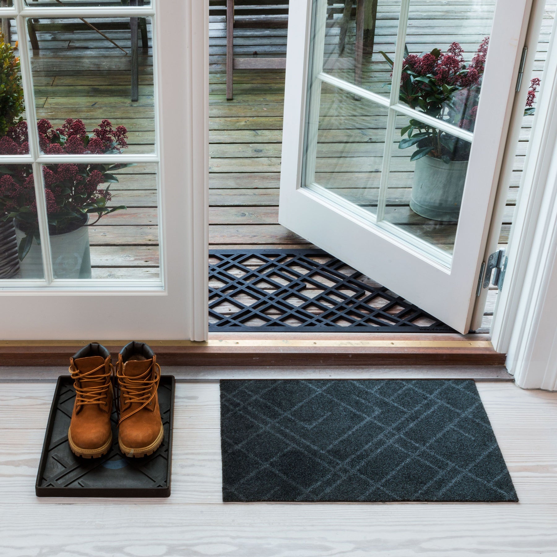 Floor mat 40 x 60 cm - Lines/Dark Gray