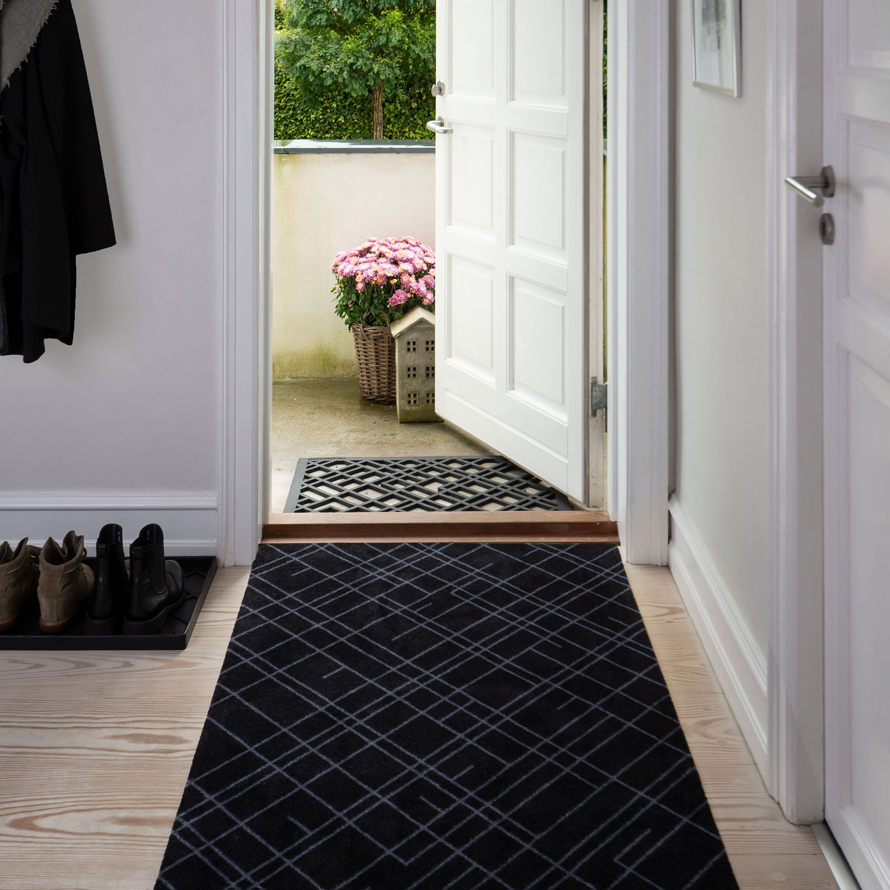 Floor mat 67 x 150 cm - Lines/Black Gray