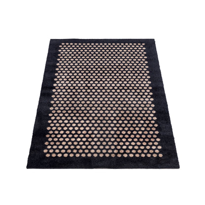 GULVMÅTTE 67 x 120 CM - DOTS/BLACK SAND - Tica Copenhagen - DesignGaragen.dk