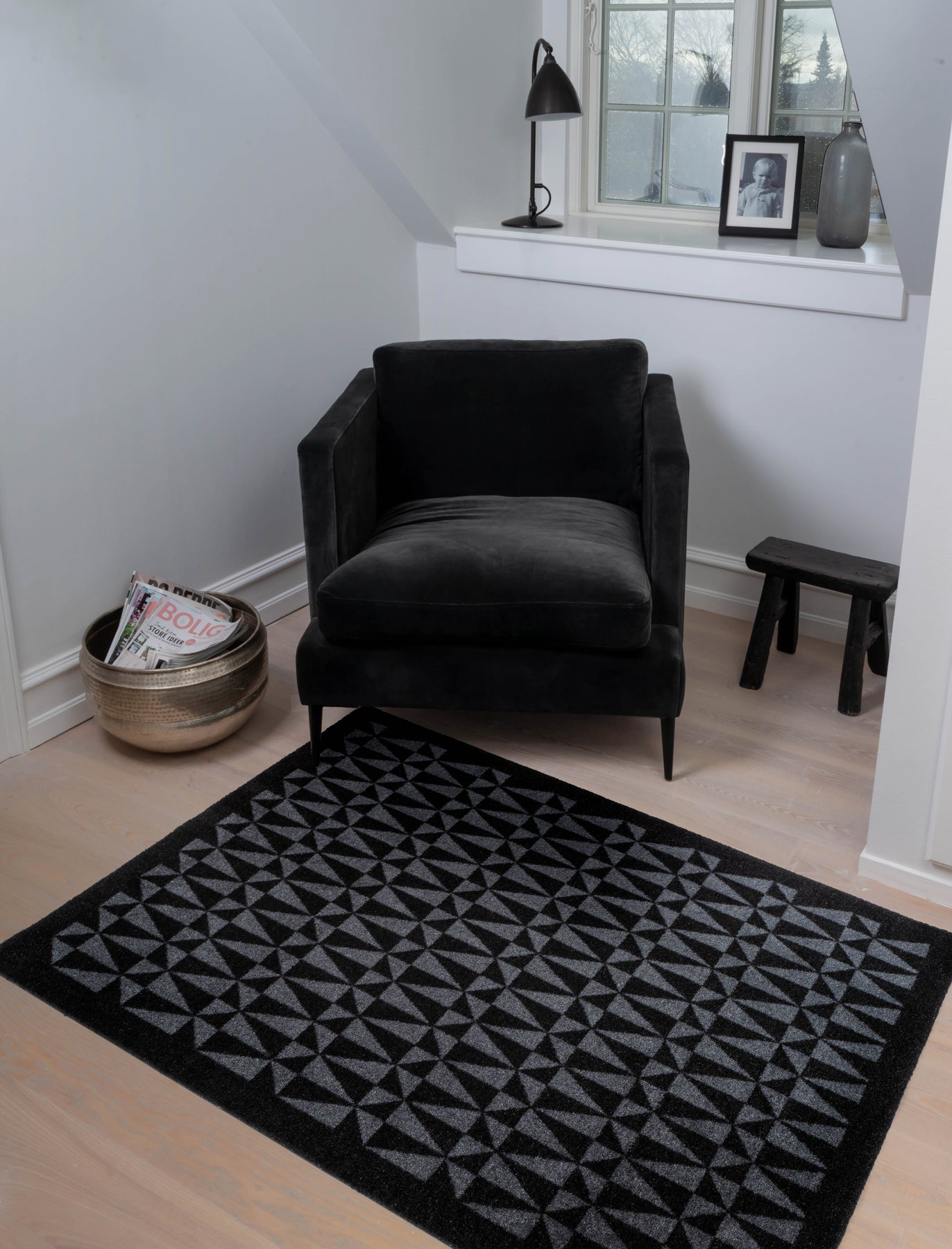 GULVMÅTTE 60 x 90 CM - GRAPHIC/BLACK GREY - Tica Copenhagen - DesignGaragen.dk