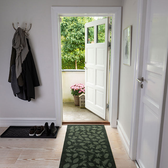 GULVMÅTTE 67 x 200 CM - LEAVES/DARK GREEN - Tica Copenhagen - DesignGaragen.dk