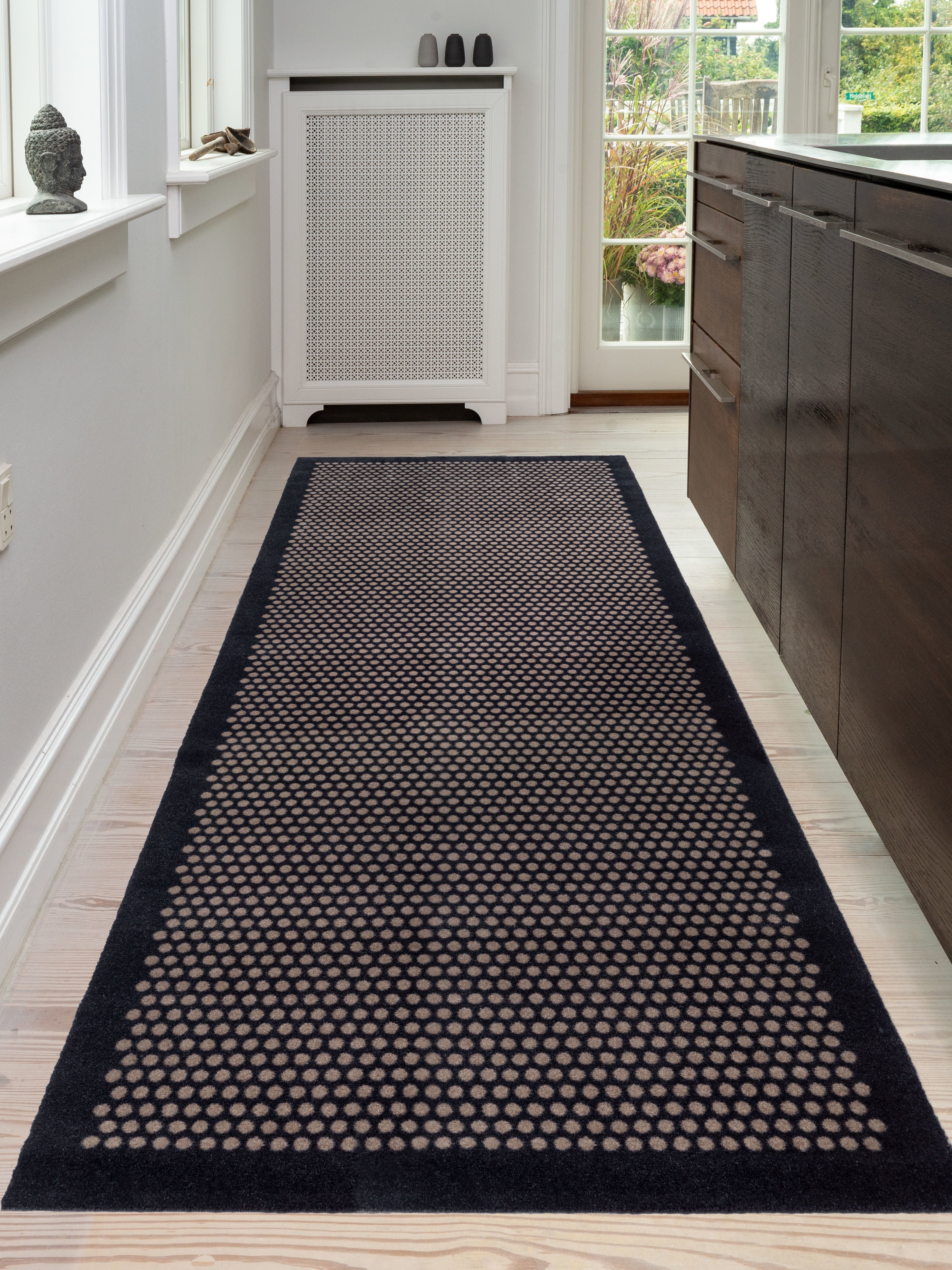 GULVMÅTTE 100 x 300 CM - DOT/BLACK SAND - Tica Copenhagen - DesignGaragen.dk