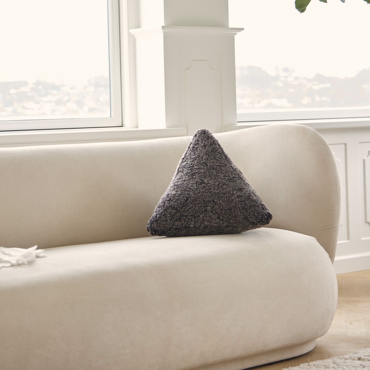 Hematite pillow | Short-haired | New Zealand | 35x35x35 cm