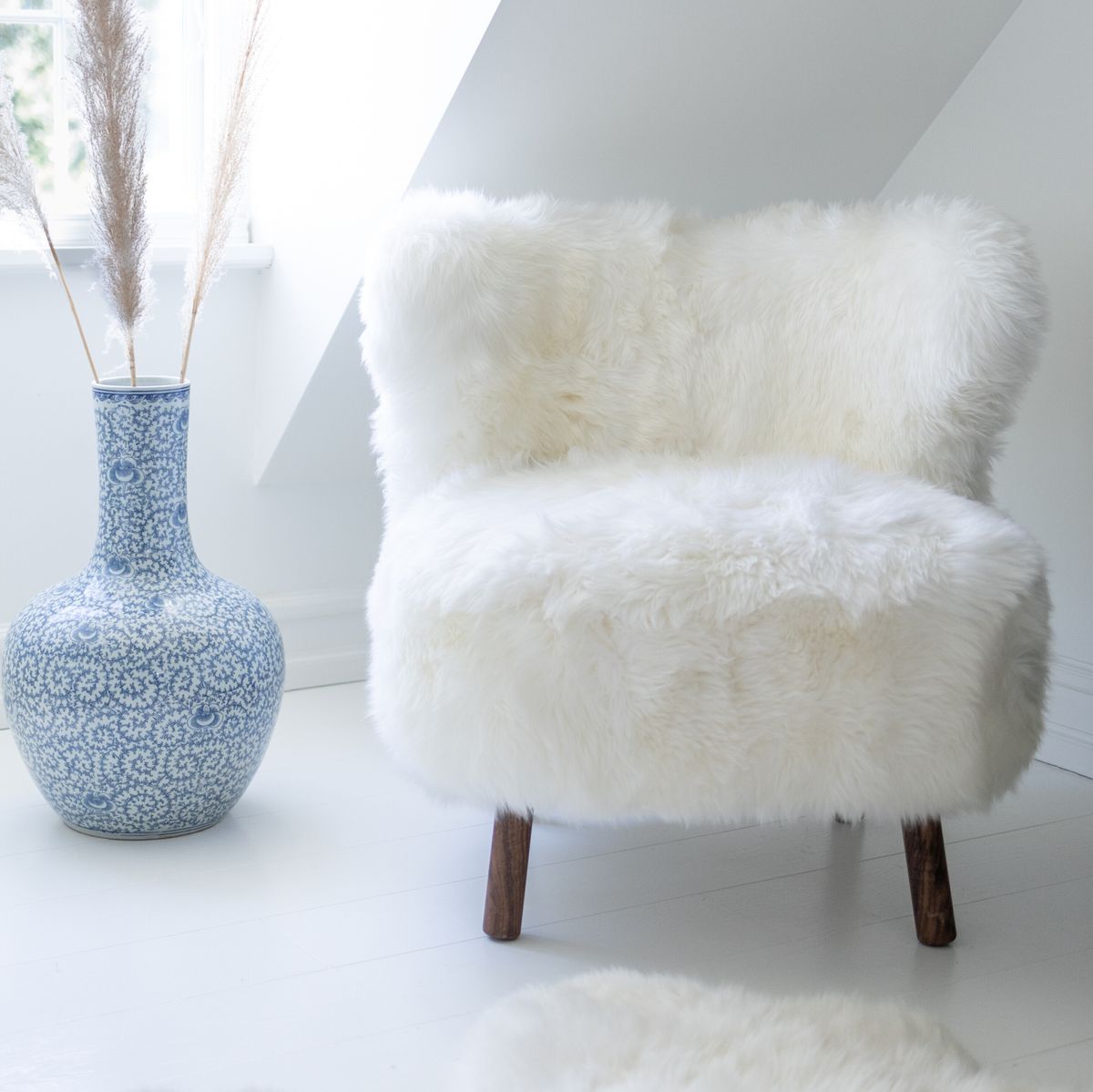 Emil Lounge Chair | Long haired