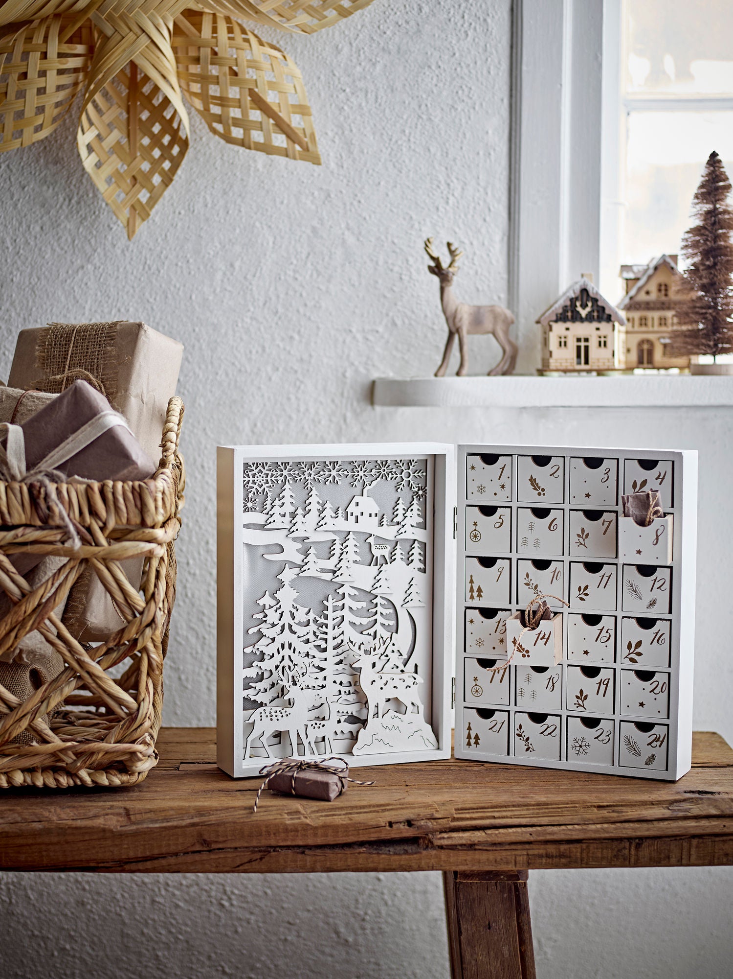 Bloomingville Elimar Calendar w/light, white, plywood