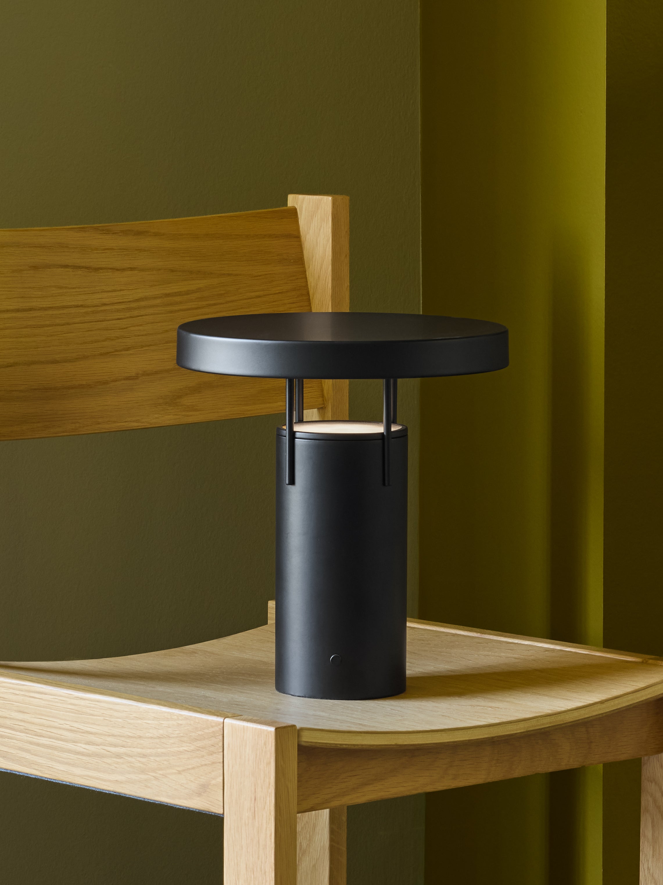 BringMe Portable Lamp Matt Black - ø25xh28cm