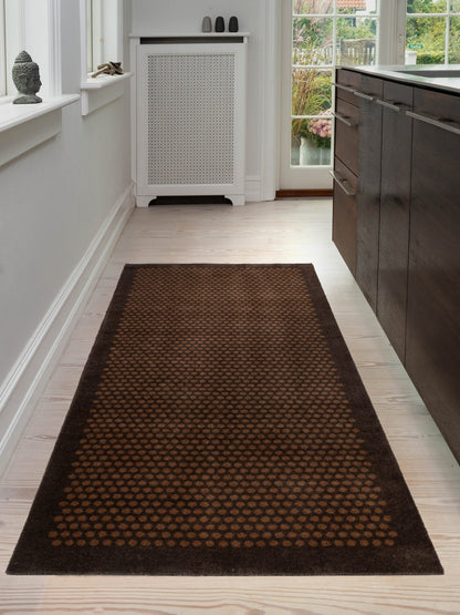 NYHED - TÆPPE/MÅTTE 90 x 200 CM - DOT/COGNAC-DARK BROWN - Tica Copenhagen - DesignGaragen.dk