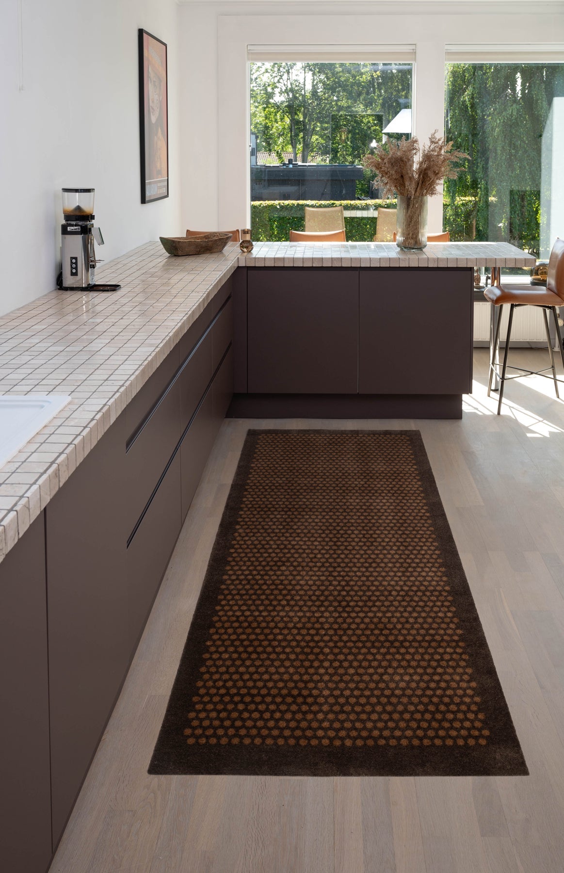 NYHED - TÆPPE/MÅTTE 90 x 200 CM - DOT/COGNAC-DARK BROWN - Tica Copenhagen - DesignGaragen.dk