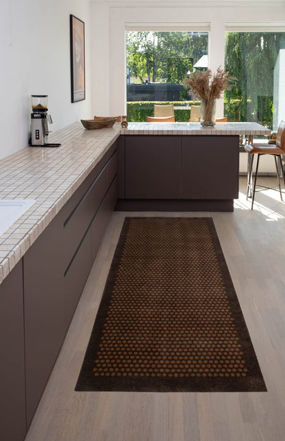 NYHED - TÆPPE/MÅTTE 90 x 200 CM - DOT/COGNAC-DARK BROWN - Tica Copenhagen - DesignGaragen.dk
