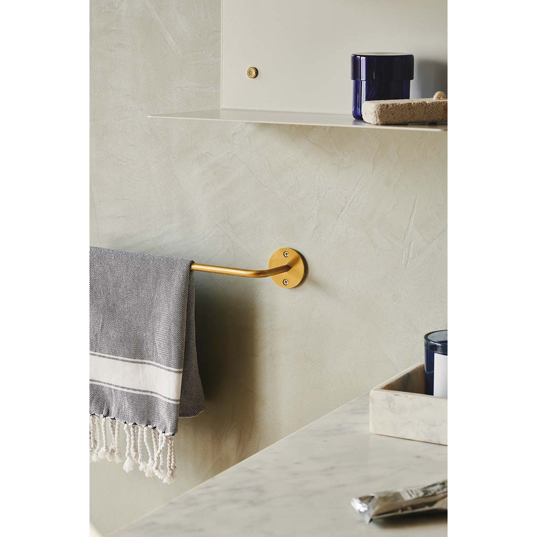 Wall towel holder brass - 60x7 cm