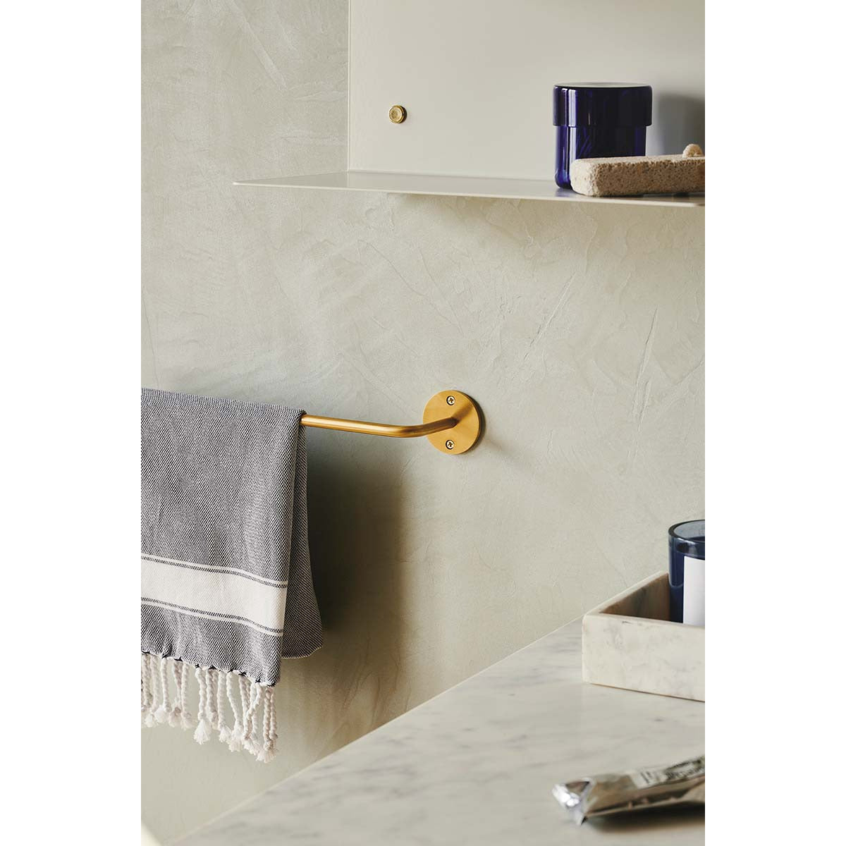 WALL Håndklædeholder Messing - 60x7 cm - MOUD HOME - DesignGaragen.dk
