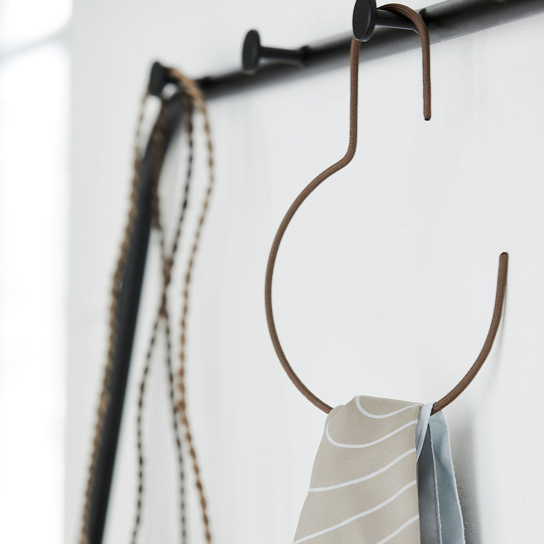 House Doctor - Round hanger, Wire, Brown - W: 13.5 cm, H: 21.5 cm