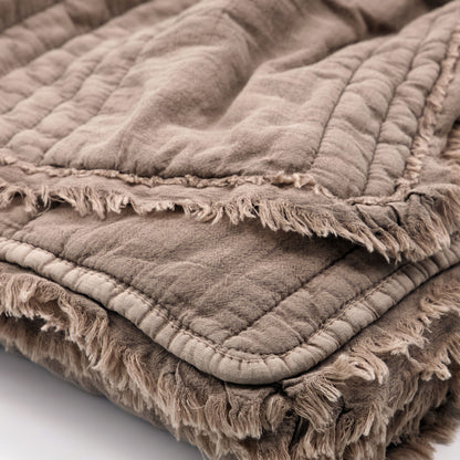 House Doctor Quilt, Ruffle, Light Brown