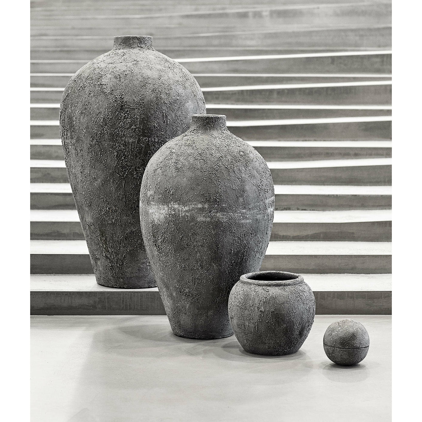 Ved synd dommer Pot of Luna Gray - Gray - Terracotta - H: 25 Ø: 29 cm – DesignGaragen.dk