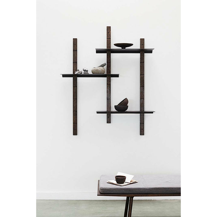 Muubs Hylde system Oaks M - Mørkbejdset - Jern/sort - W: 70 H: 120 D: 25 cm - DesignGaragen.dk.