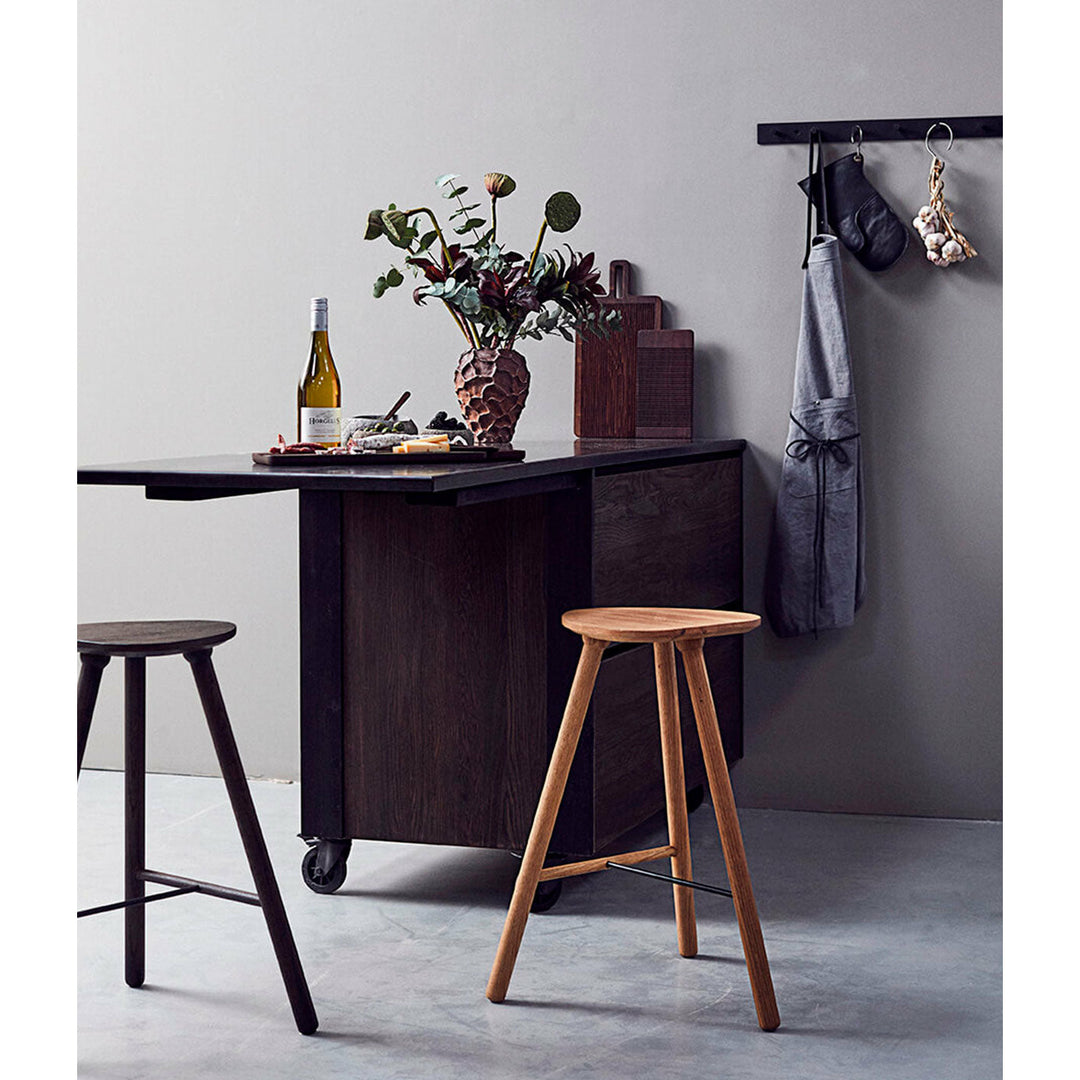 Muubs Brødbræt Yami - Brun - Carbonized Ask - W: 22 H: 1,8 L: 44 cm - DesignGaragen.dk.