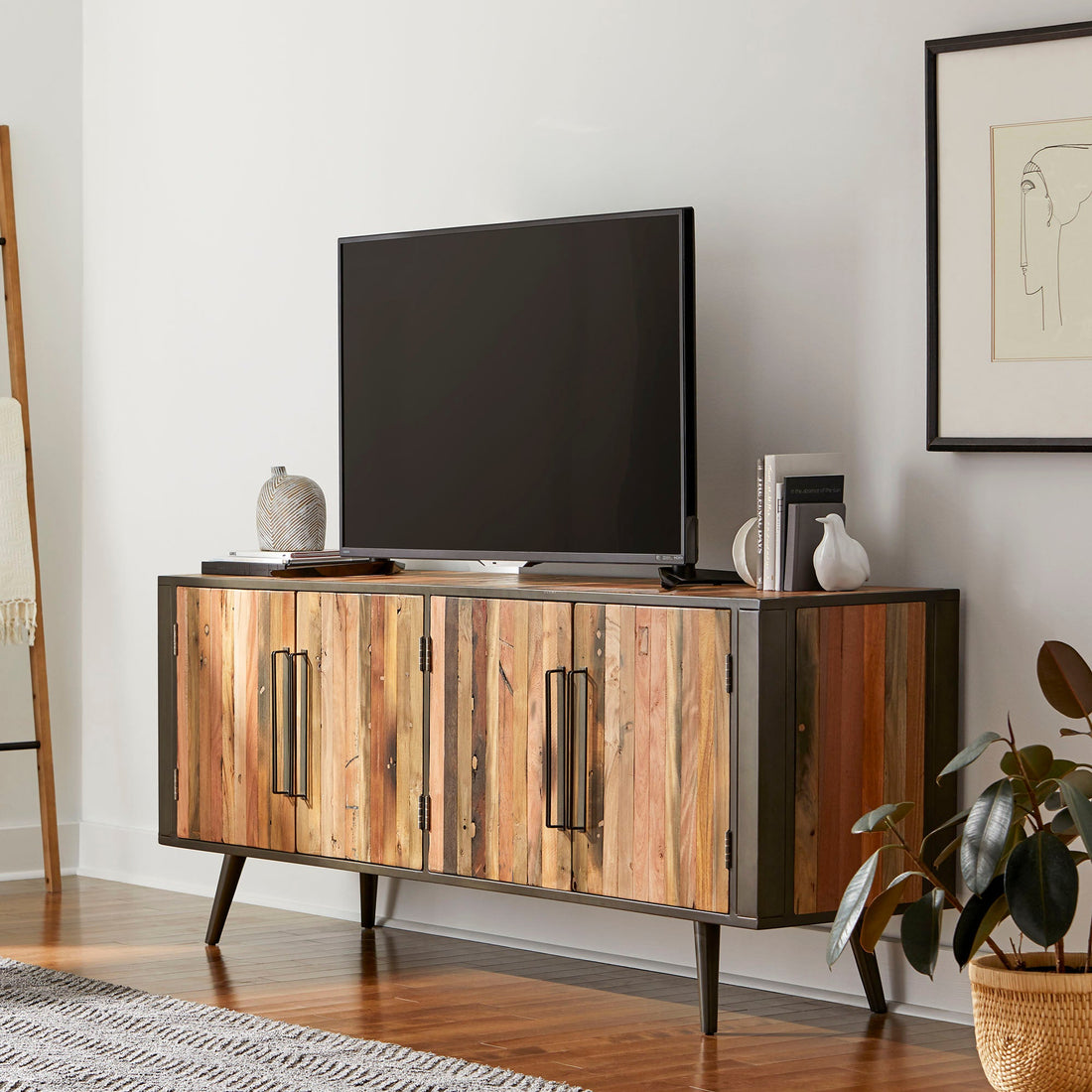 Nordic TV table with 4 doors