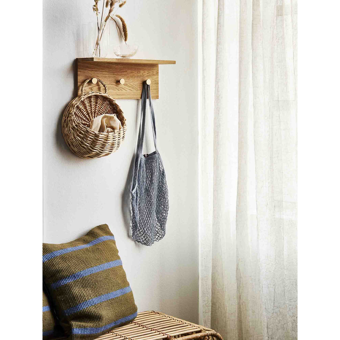 Dot hooks with shelf in oak nature - 42 cm