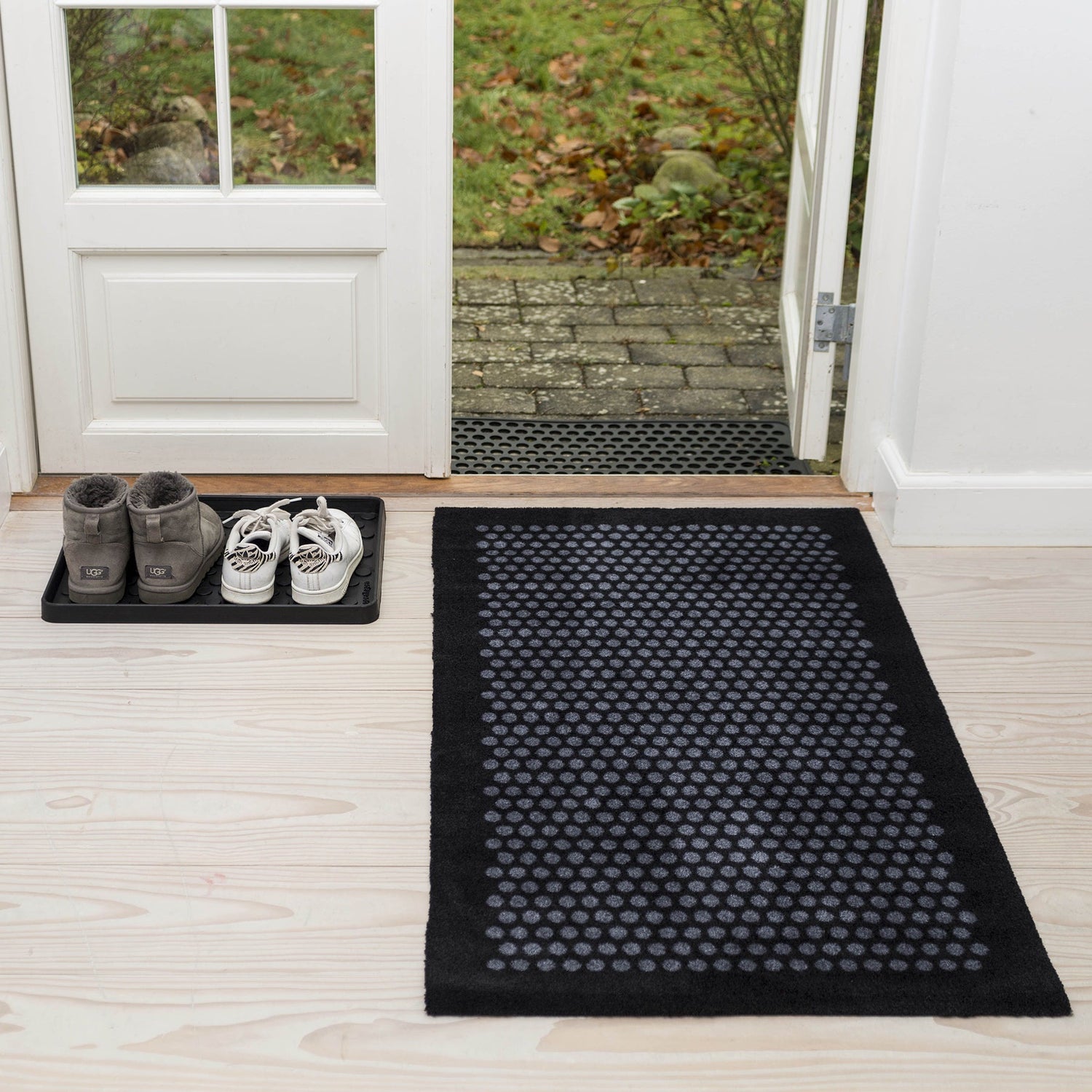 YELLOW MAT 67 x 120 CM - DOTS/BLACK GREY