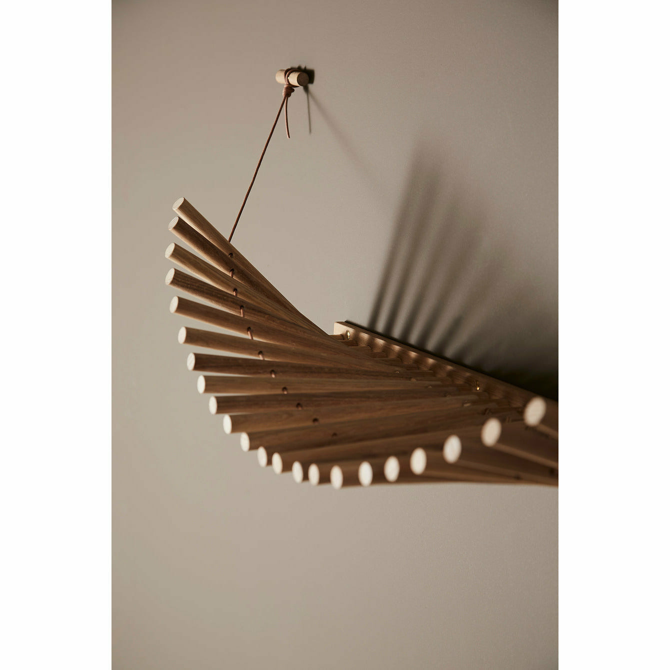 WOUD - Knaegt coat rack - White pigmented oak/cognac - WOUD - DesignGaragen.dk